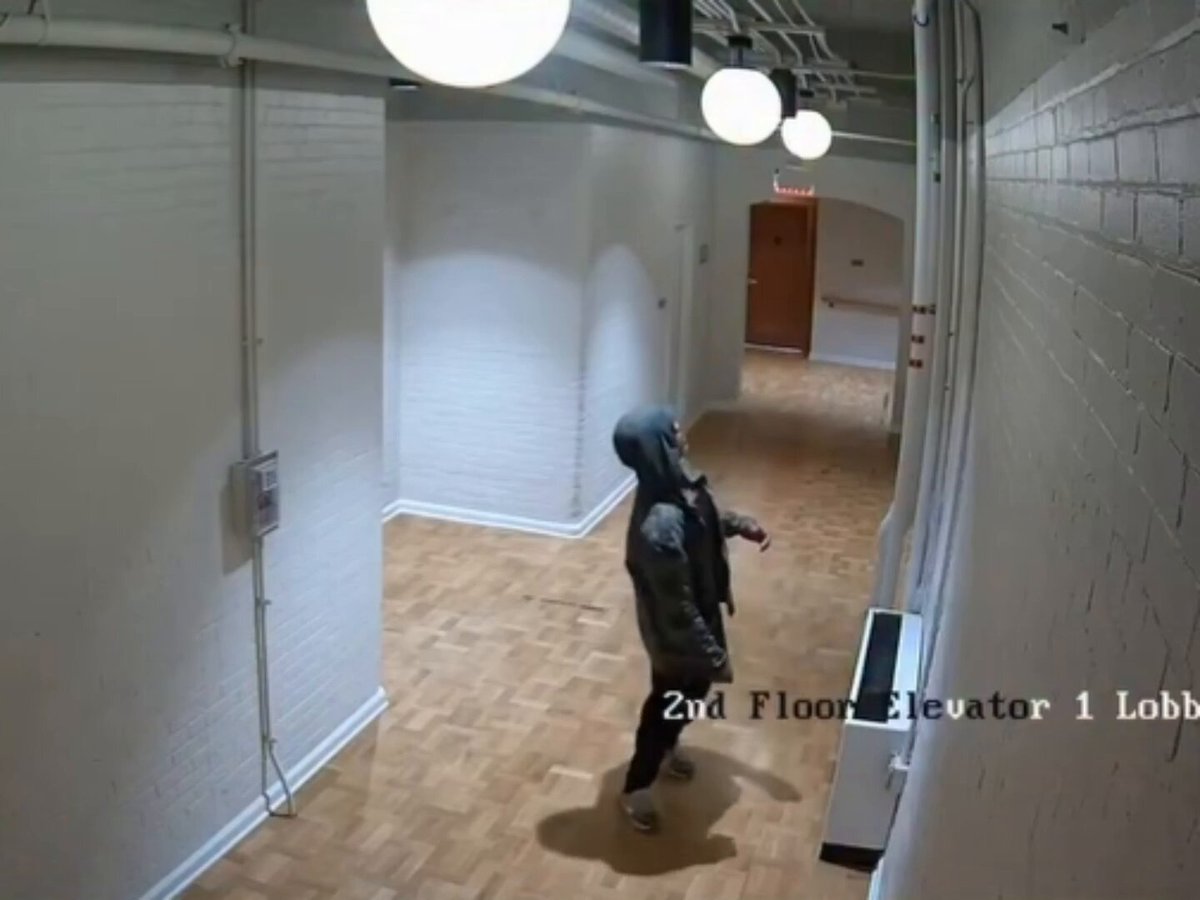 ALERT: Elderly residents forced to move out of an apartment building after a man who had already been arrested 3 times this year stole copper piping. The Rochester Police Department says 41-year-old Eric Holmes stole the copper piping from an apartment building's air conditioning unit. The pipe burst, water spread all over the floor, and caused $17,000 in damage. Multiple elderly residents had to be relocated due to the building's heat from a lack of air conditioning. Holmes was arrested for petit larceny, burglary, resisting arrest, and criminal mischief. Holmes skipped his court appearance and had warrants out for his June 16 arrest for robbery and petit larceny, and his May 29 arrest for petit larceny.