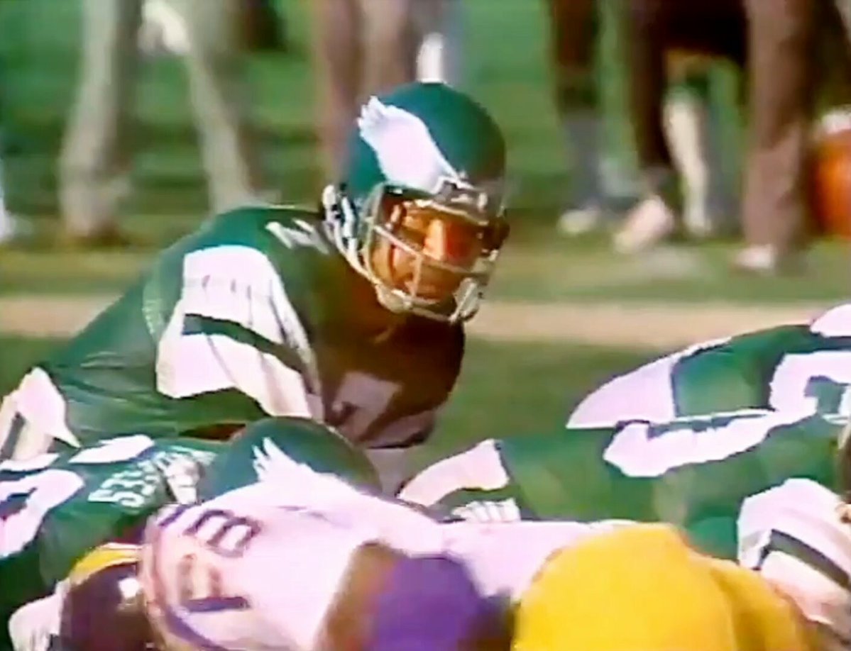 The #Chargers' Gary "Big Hands" Johnson vs. the #Eagles' Ron Jaworski, 1980 THESE are quarterback hits. Credit to Jaws. Tough as nails. Time and again, this guy took an absolute beating and still somehow managed to play 15 years in the NFL.