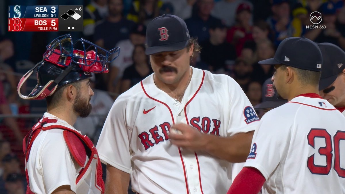 Payton Tolle received a standing O as he was taken out of the game 👏 Boston ❤️ Tolle