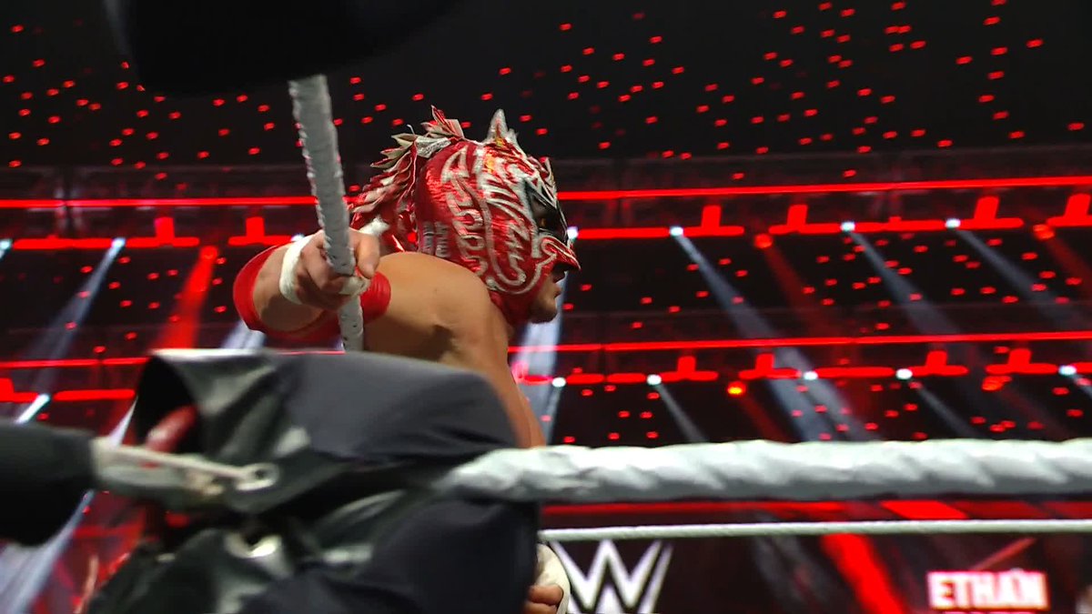 Dragon f*cking Lee. #WWERaw