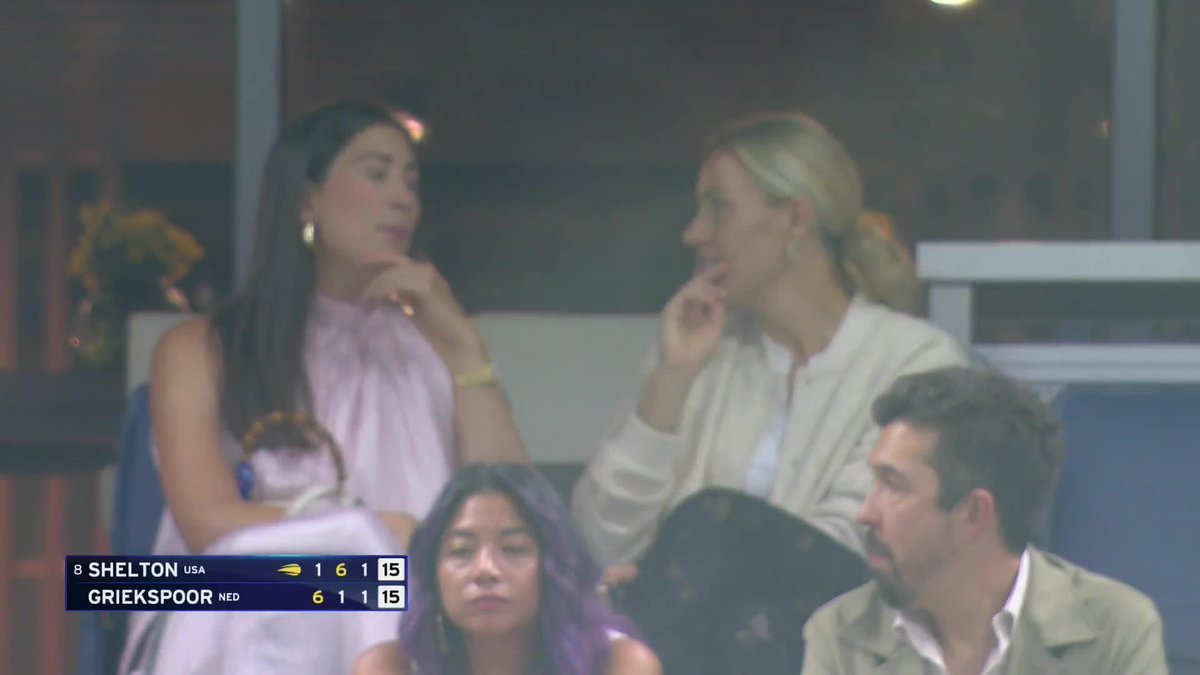 Angelique Kerber and Garbiñe Muguruza having a chat at the U.S. Open. 5 Grand Slam singles titles between them. Hello, legends. ❤️