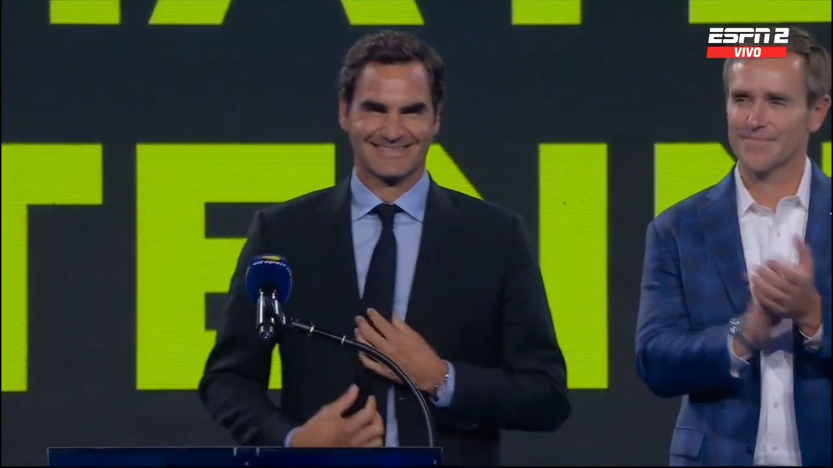 Su Majestad, Roger Federer, glorioso miembro del Salón de la Fama del Tenis. 👑🇨🇭 📺 Mirá el #USOpen en el Plan Premium de Disney Plus.
