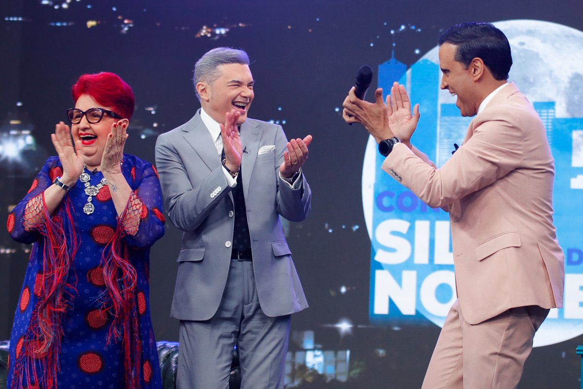 #EnVideo 📹 | El animador y comediante Wilmer Ramírez mostró su satisfacción al ser el primer invitado de «Con Silva de Noche», el nuevo proyecto audiovisual de #VTV Al respecto, Wilmer Ramírez recordó sus inicios en el mundo del entretenimiento desde los pasillos y estudios del canal del Estado.