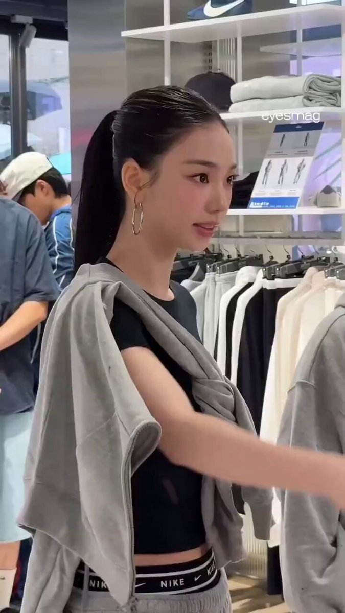 karina in high ponytail and hoop earrings is just perfect
