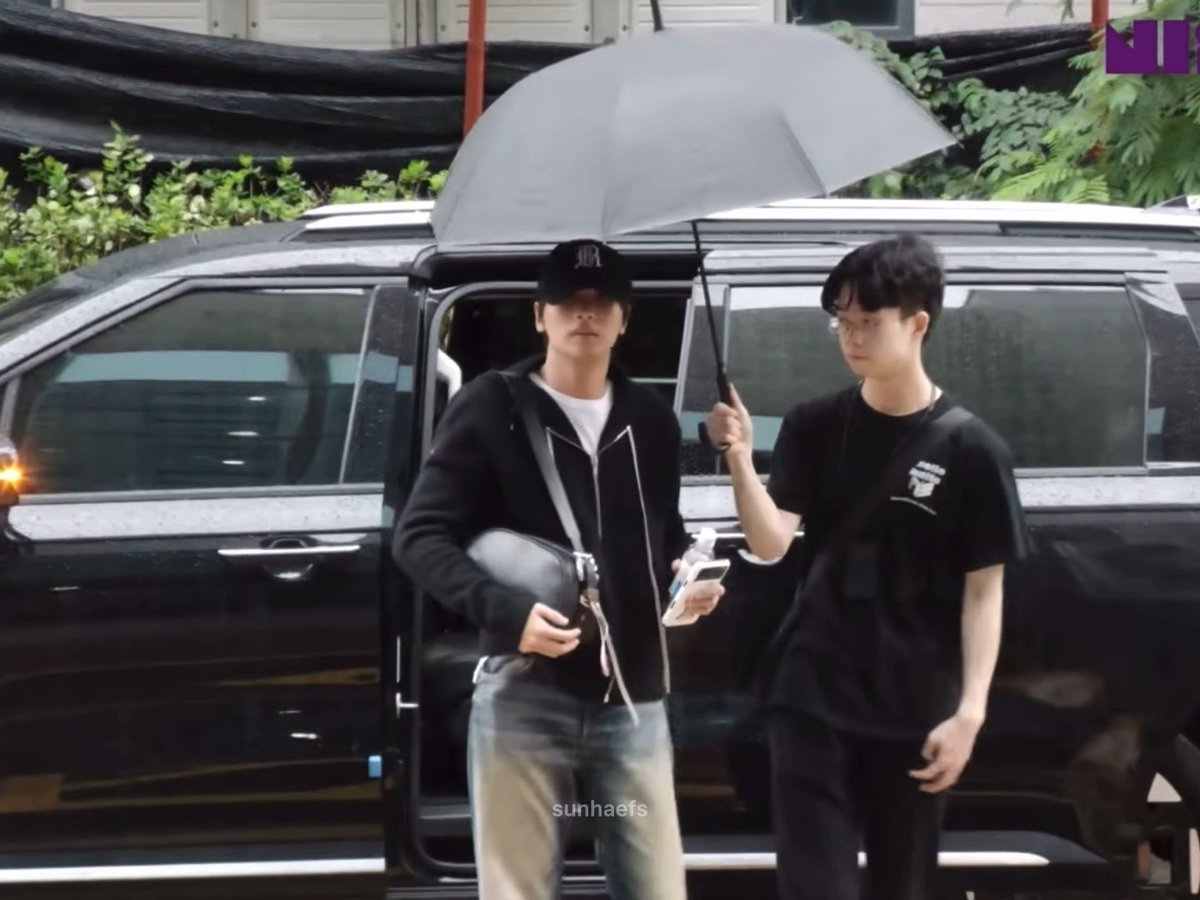260901 on the way to work #해찬 #HAECHAN seems like haechan and 127 are pre-recording for the KBS show 더 시즌즈 : 성시경의 고막남친 (the seasons: sung si-kyung’s eardrum boyfriend)