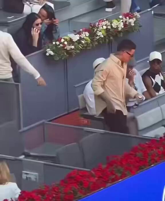Enzo Fernández greeted Jude Bellingham but seemingly ignored Vinícius Jr. The Argentina-Brazil rivalry will never end.