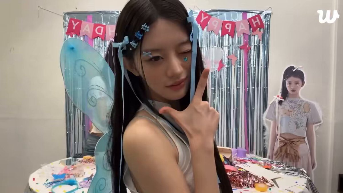 yunju core at its finest 🐰 [minju capture time] 🐆 oh jesus! oh gorgeous! oh my god! 🐆 what a fairy! 🐆 [yunah capture time] 🐰 oh my god she’s my wife! 🐰 my wife!