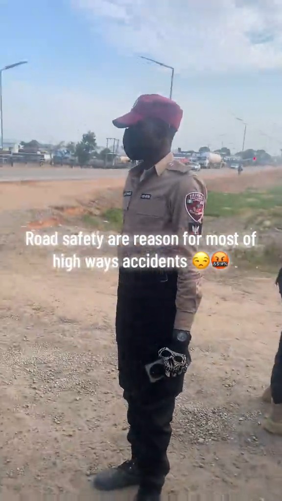 Drama erupts as man confronts FRSC officers, alleges they hit his car on his way to Abuja