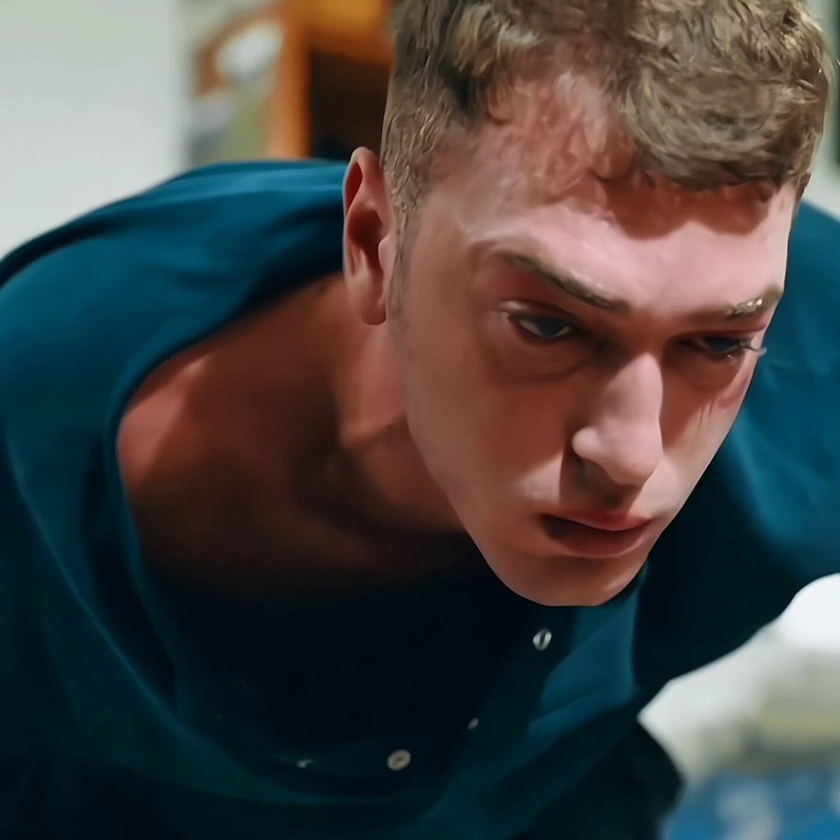 bu da yeni moda heralde oynayamıyo diye bi tutturmuşlar aynı kişiyi mi izliyoruz diye düşünüyorum diziye ilk bağlanma sebebim ve çoğunlukla az yer verilmesine rağmen dramı bana en çok geçen kişilerden çünkü hani bazen fikirlerinizi kendinize mi saklasanız
