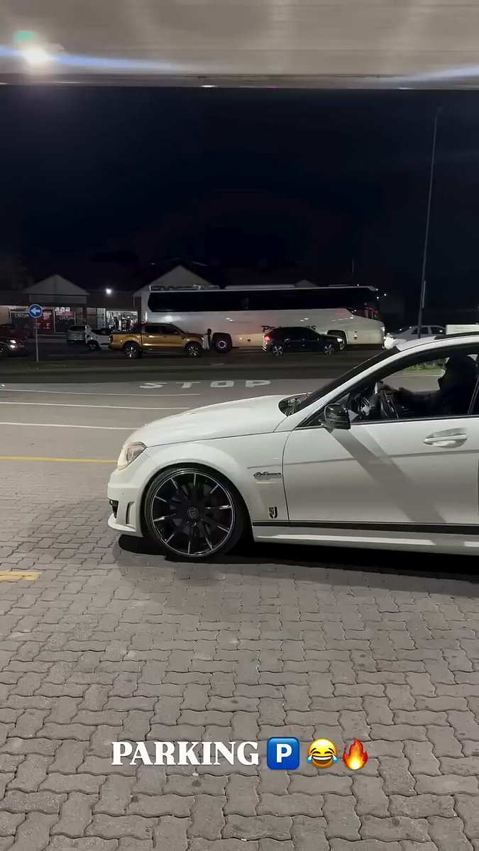 Mercedes Benz c63 spinning 😭👌👌👌🔥🔥🔥🔥🔥🔥🔥