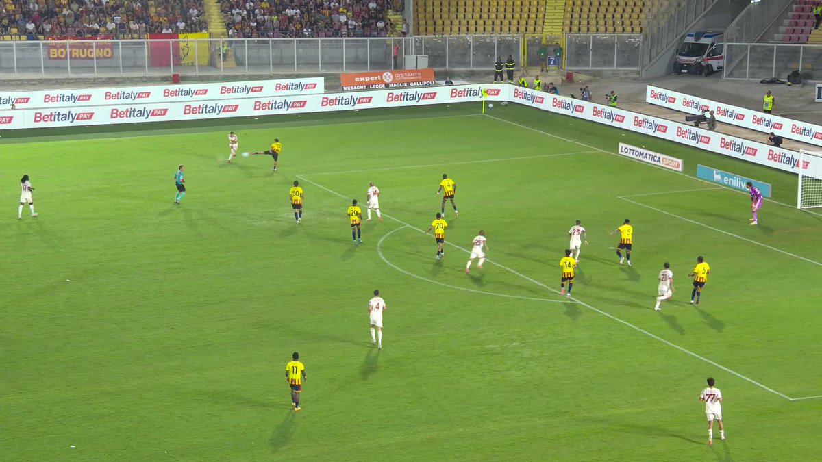 O primeiro golo de Rodrigo Mora pela Roma.