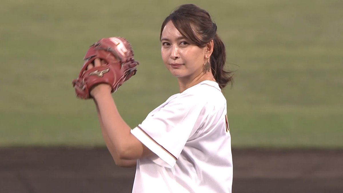 今日のセレモニアルピッチは由利本荘市出身の俳優 #加藤夏希 さん🌾 今日の試合が盛り上がるようにと想いを込めて...✨ ナイスピッチングでした🙌⚾ #RakutenEagles #強鷲革新
