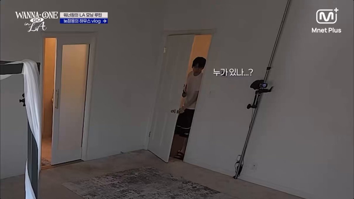 Seongwu finding Jinyoung still asleep after everyone else had already left the house😭 🦭 Jinyoung-ah… Hey, Jinyoung-ah 🦭 Jinyoung-ah~!! 🦭 That’s enough sleeping. Time to get up, Jinyoung-ah 🐈‍⬛ Yep…! What time is it? 🦭 It’s already past 11 🐈‍⬛ You’re lying~~ 🦭 For real, it’s 11:06am 🐈‍⬛ Really??