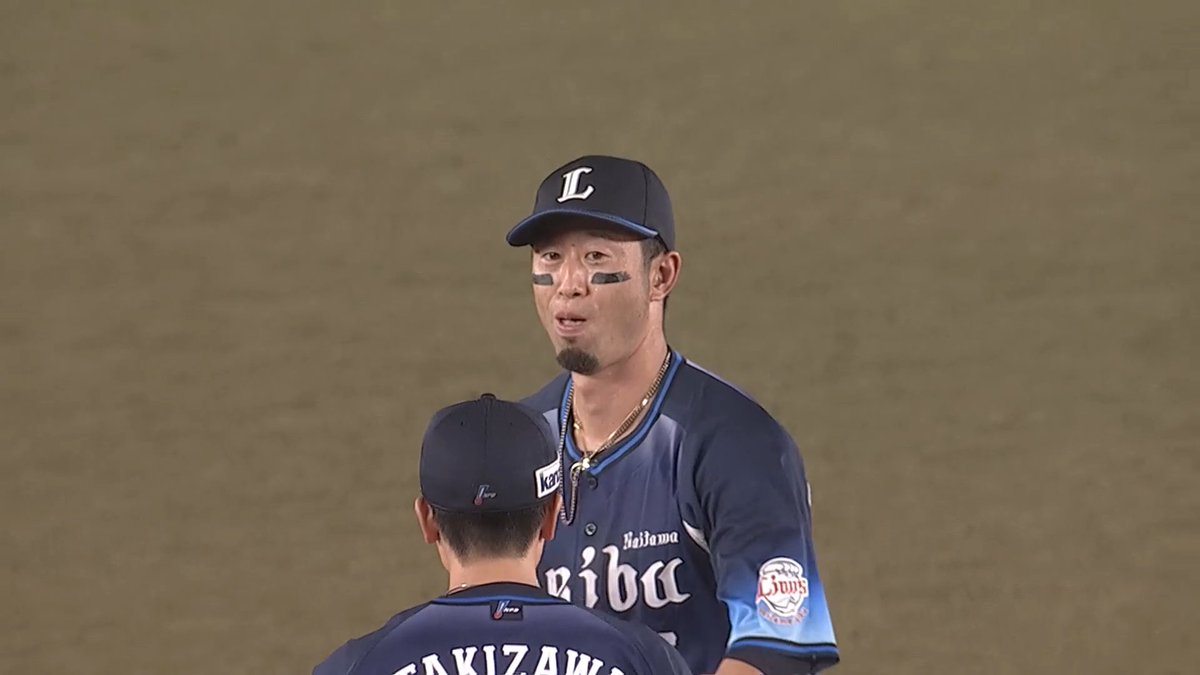 センターへ抜けそうな当たりを #外崎修汰 選手がダイビングキャッチ！ 正確な送球でアウトを奪い、#平良海馬 投手をフォローします！ #seibulions #打破