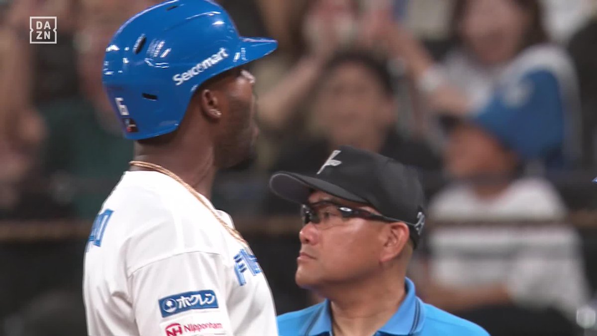 塁上で咆哮 センターへ弾き返した カストロ 勝ち越しタイムリーヒット ⚾️日本ハム×ソフトバンク #lovefighters #だったらDAZN