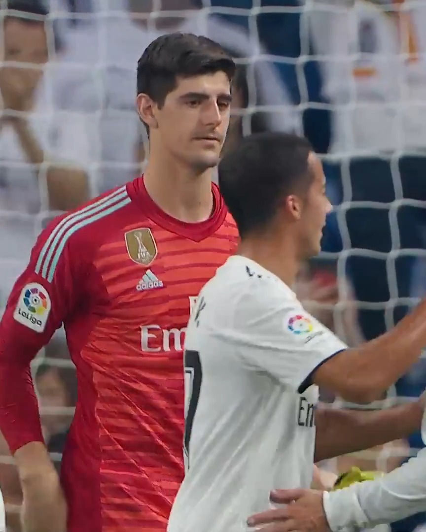 #OTD 🗓️ – 8 tahun sejak debut Thibaut Courtois di LaLiga setelah sang penjaga gawang direkrut oleh Real Madrid dari Chelsea pada musim panas 2018/19 dengan biaya €35 juta. Sisanya adalah sejarah ✨🧤