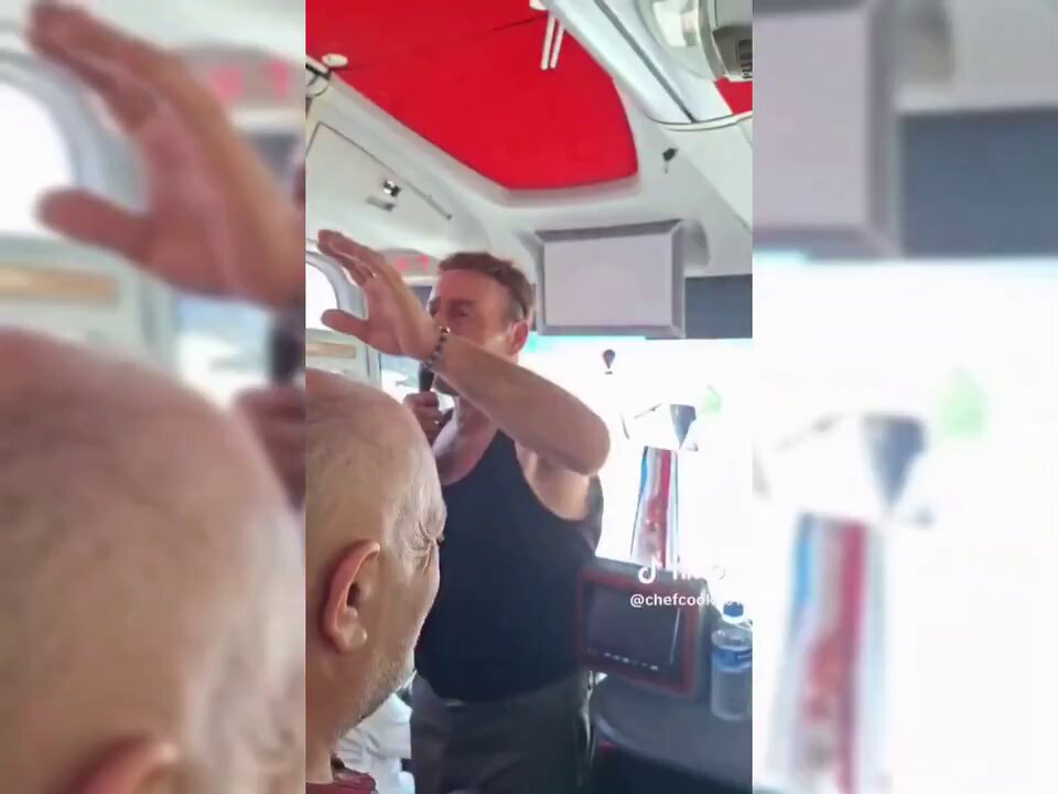 Bu ırkçı faşist derhal tutuklansın Türk Polis Teşkilatı T.C. İçişleri Bakanlığı