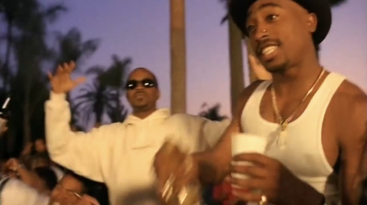 Tous ceux qui ont fait passer mon gars Suge Knight pour le commanditaire de la mort de Tupac je veux des excuses sur le champ, c’est grâce à lui si aujourd’hui vous écoutez All Eyez On Me dites pardon bande de sales ingrats !!