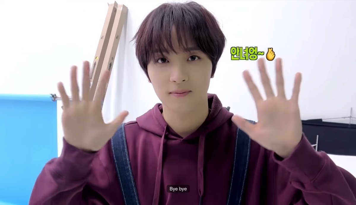 🐻 hari ini, aku selesai syuting iklan bersama kopi kenangan. 🐻 aku sangat senang syuting iklan ini sambil berpikir bahwa para fans indonesia pasti akan sangat menikmatinya~ 🐻 kopi kenangan dan nct haechan, mohon berikan banyak cinta ya! 🐻 bye bye 👋🏻 #KopiKenanganxNCTHAECHAN