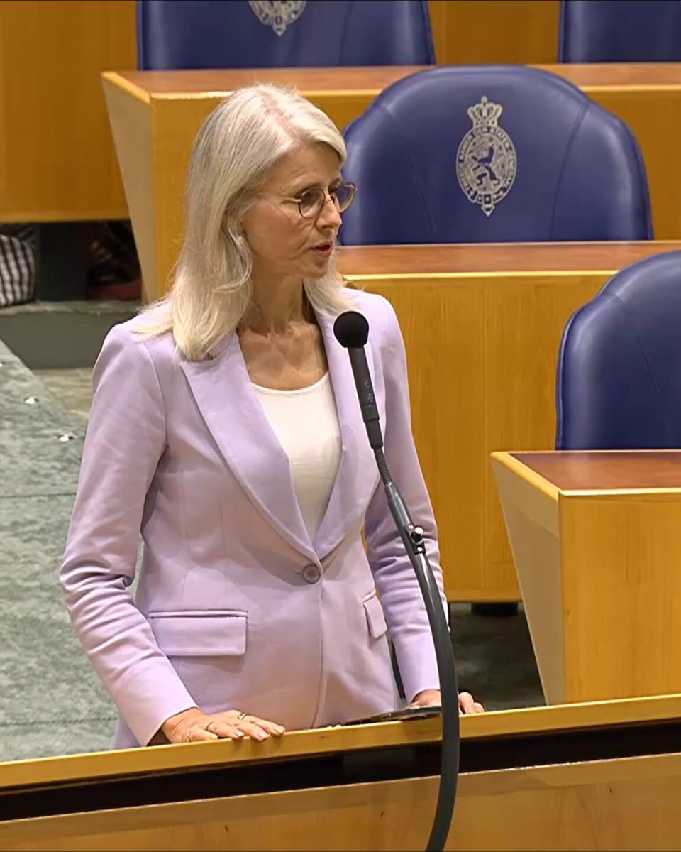 Vijf boeren dreigen hun vergunning én daarmee hun bedrijf kwijt te raken. Dit kabinet heeft de mond vol van de rechtsstaat. Maar het eigendomsrecht van ondernemers hoort daar óók bij. Stop met boeren opofferen aan de modellenwerkelijkheid. Pas de wetten aan en bescherm hun eigendom. #vragenuurtje