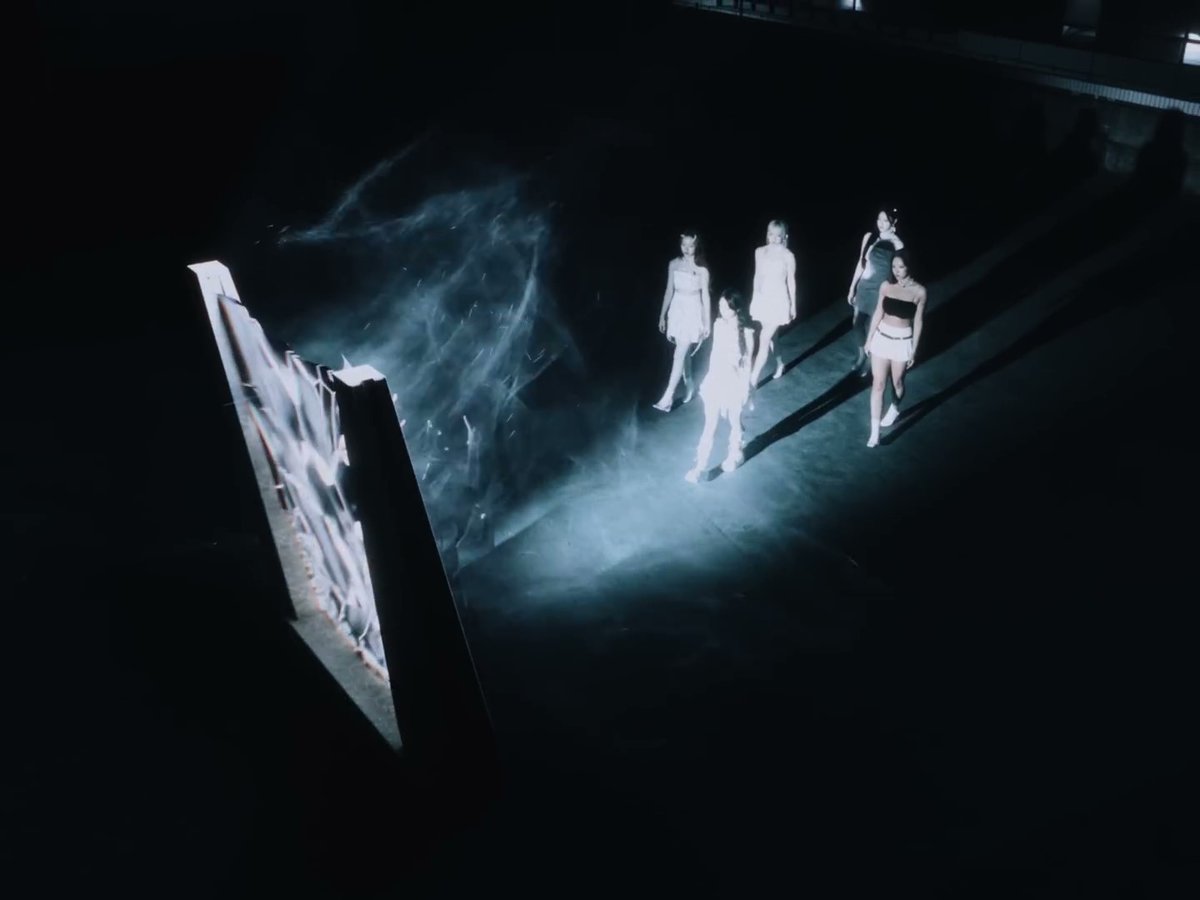 2 years ago today, Loossemble released their 3rd Mini Album ‘TTYL’ with the title track of the same name