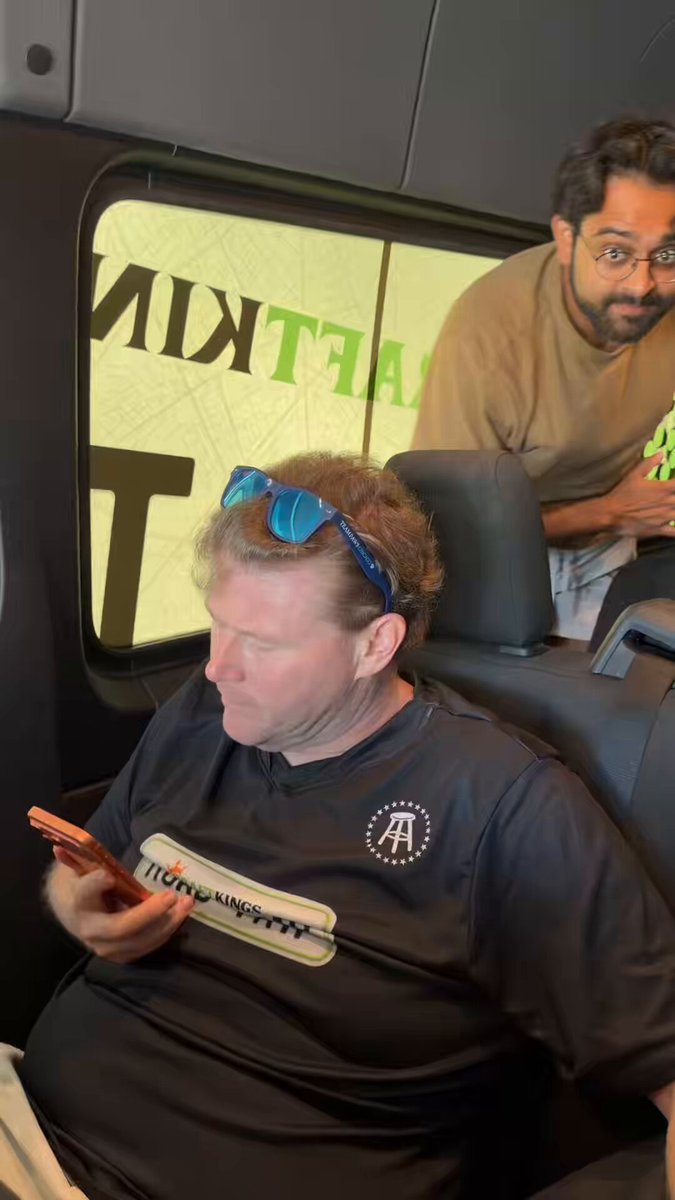Dave Portnoy received word that Mintzy complained about the #DKRoadTrip prize being “a little light” and “not worth his time” He called into the Team Black van to confront Mintzy and get to the bottom of it.