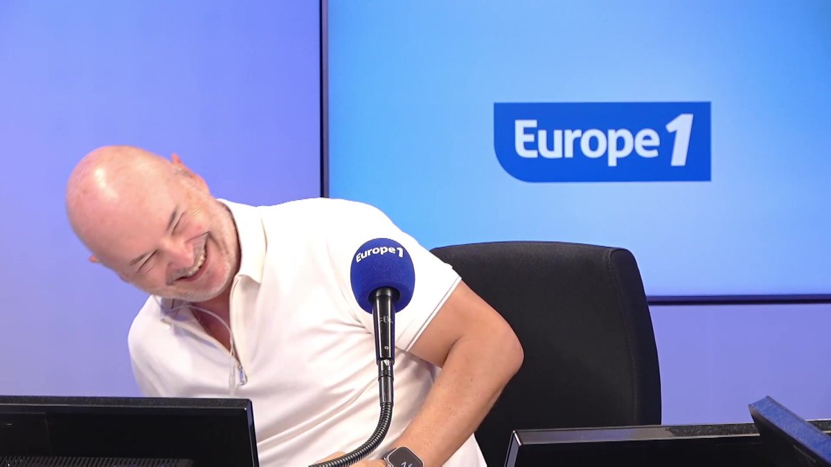 "La doudoune sans manches est de droite" ironise Cauet Officiel #Cauet sur #Europe1