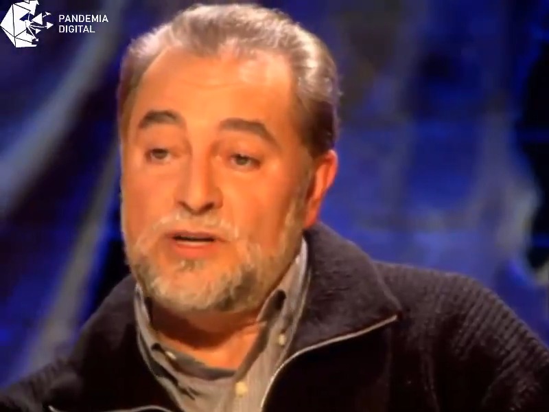 Más de 20 años de esta entrevista del Loco de la Colina a Julio Anguita sobre EEUU y como siempre da las claves que explican el ahora: secuestro de Maduro y del petróleo, el ataque preventivo a Irán y las acusaciones de terroristas y narcos a sus rivales mientras los financian.