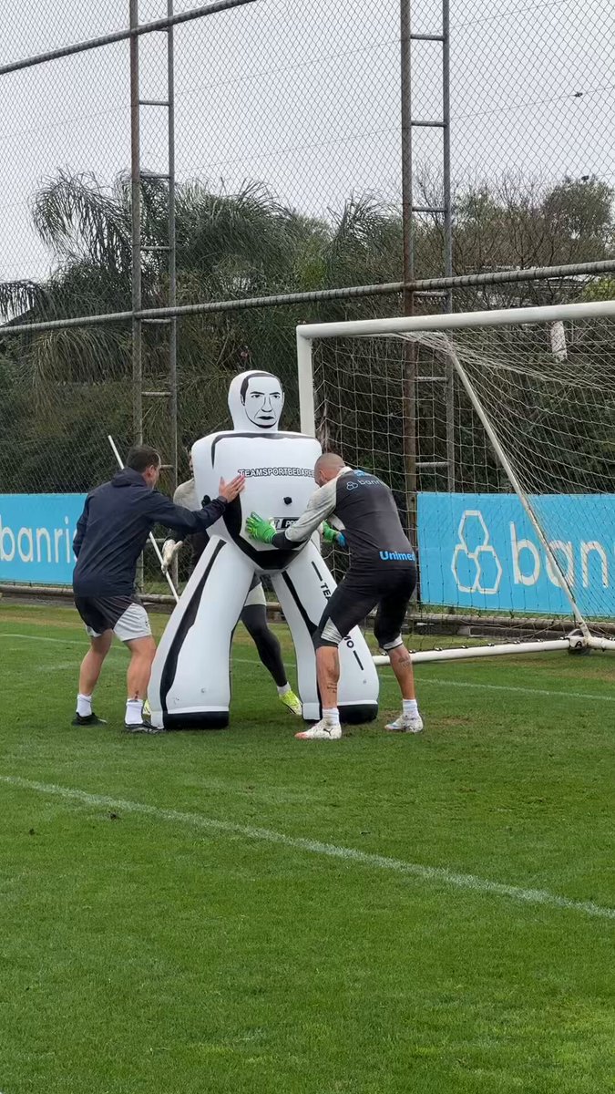 Trabalhos embaixo das traves! 🧤🇪🇪
