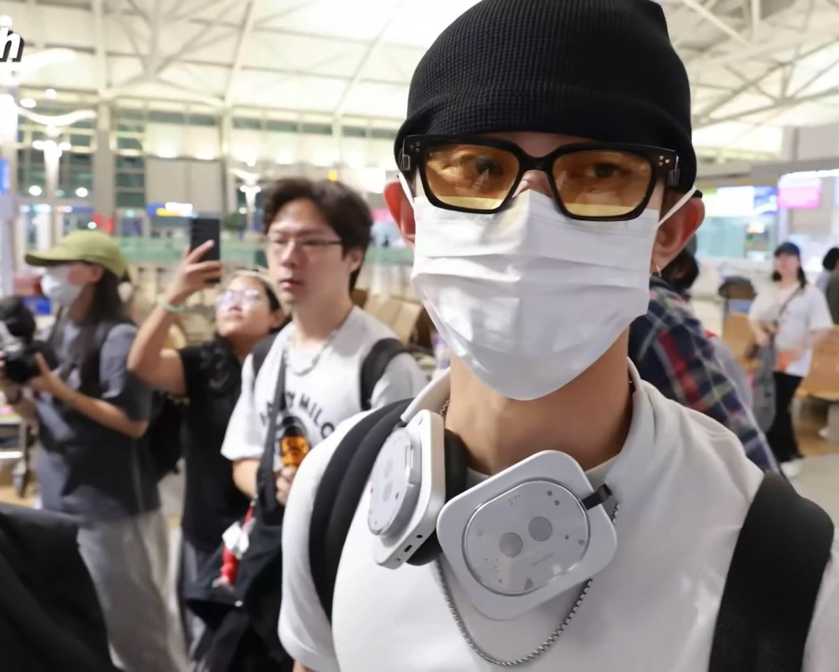 Berangkat ke Brazil untuk Serenades & Body Rolls Tour ✈️ 👤 Ryul-ssi~ Ulang tahun mu pas lagi di luar negeri kan yaa 🌰 Iya betulll 👤 Semangat yaa dan (aku mau ngucapin) selamat ulang tahun duluan 🌰 Makasih~ Sampai ketemu dua bulan lagi 🌰 Nanti ketemu lagi ya Dispatch! #률 #RYUL #롱샷 #LNGSHOT