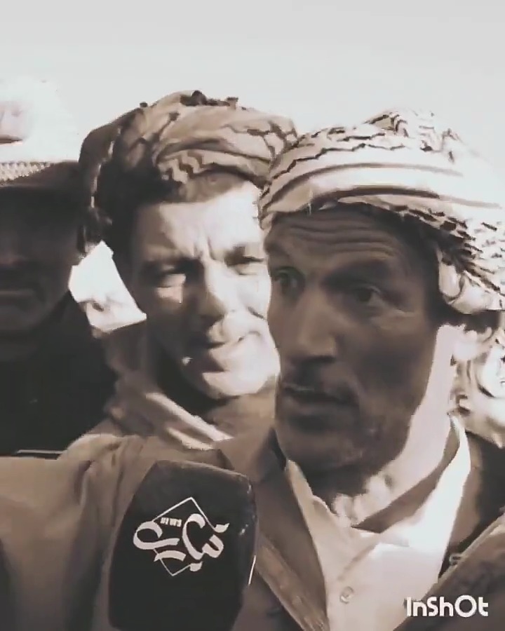 «بعدونا .. إذا شعلت راها ما تطفاش» 🇩🇿🔥 بهذه الكلمات البسيطة، وجّه مواطن من ولاية تيارت رسالة شديدة اللهجة لكل من يتربص بالجزائر ويتمنى لها السوء. هم أناس بسطاء، لكن حبهم للوطن ليس بسيطا .. وطنٌ يسكن في قلوبهم، والدفاع عنه عندهم ليس شعارا يُرفع، بل غريزة ووفاء وانتماء💚🇩🇿 قد لا يملكون المنابر ولا الأضواء، لكنهم يملكون ما هو أثمن .. قلبا جزائريا لا يقبل أن تُمسّ بلاده بسوء. تحية لأبناء تيارت ولكل الجزائريين الذين يثبتون في كل محنة أن الجزائر عصية على من أراد بها شرا🇩🇿🫡