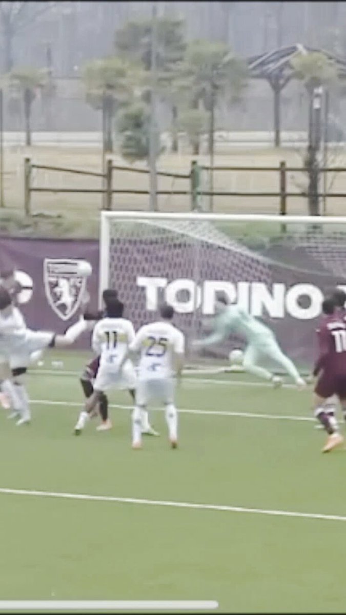 El Real Jaén CF y la US Lecce acuerdan el traspaso del central de 19 años Cristian Pehlivanov, que ha firmado por una temporada 📝 El defensa de 1,97 metros de altura y con nacionalidad española ha disputado en las dos últimas campañas 60 partidos oficiales con el filial giallorossi entre el Campionato Primavera 1 (sub 20) y la Coppa Italia Primavera, logrando anotar cuatro goles ⚽️ El pasado 30 de mayo fue convocado con la selección de Bulgaria sub 21 🇧🇬 🌐 #RJ2627 #TuVozSuma #CrisPehlivanov