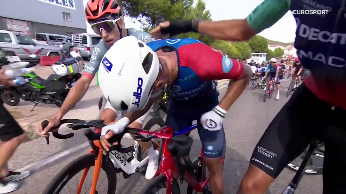 Patinazo de Visma en Elche de la Sierra 🥶 Van Aert no consigue rematar y Tronchon se lleva la victoria. Enric Mas descuenta un día de rojo. #LaVuelta26 #LaCasadelCiclismo