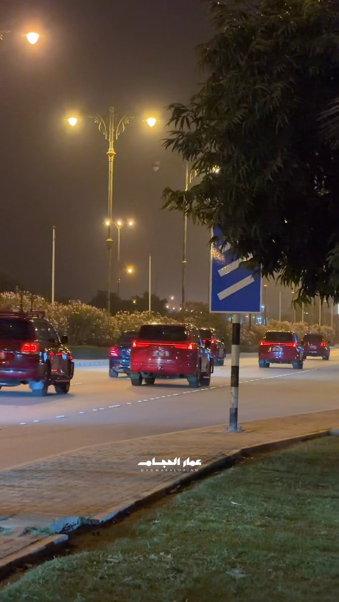 📹 جلالةُ السلطان المعظّم يصل إلى مدينة #صلالة، قادماً من المملكة العربية #السعودية، عقب زيارةٍ أخوية إلى المملكة. حفظ الله جلالته، وأحاطه بعنايته الكريمة أينما حلّ وارتحل، وأسبغ عليه من فضله ونعمائه، ووفّقه لما فيه خير #عُمان وشعبها وأمته.