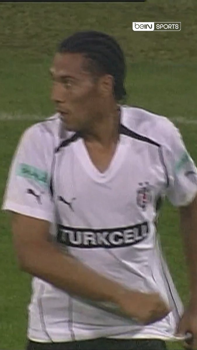 🟡🔵 Fenerbahçe x Beşiktaş ⚫️⚪️ | #FBvBJK ⚽ John Carew, yerden düzgün bir vuruşla topu ağlara gönderiyor! 🔙 Derbi haftasında nostalji gol serimize rekabetin akılda kalan golleriyle devam ediyoruz. 🔜 Cumartesi | 20.00 | #beINSPORTS 1