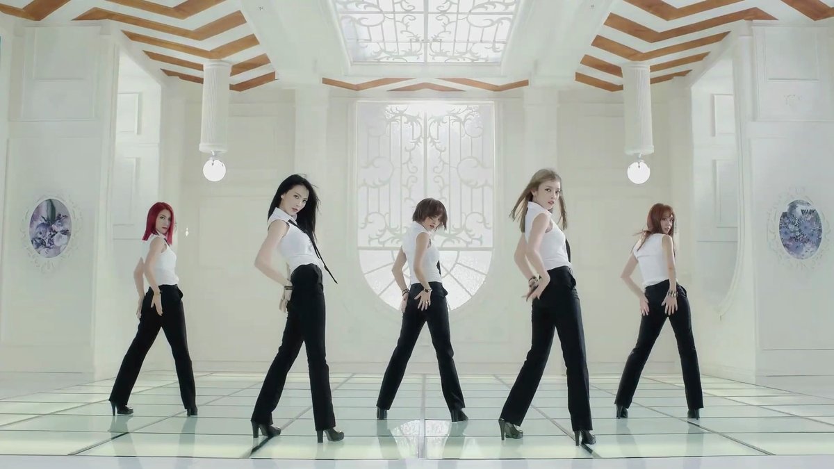 13 years ago today, KARA released their 4th Album ‘Full Bloom’ with title track ‘Damaged Lady’.