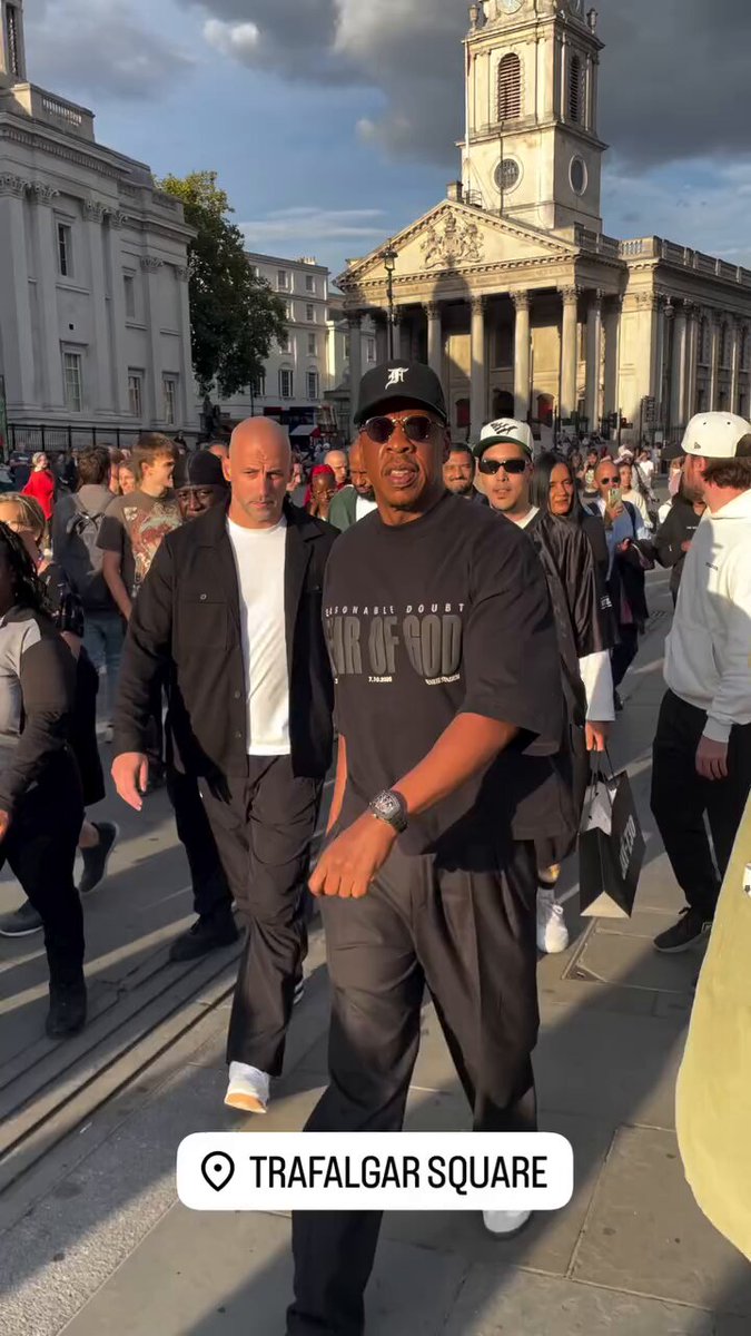 HOV JUST LANDED IN LONDON 🥷🏾 📍Trafalgar Square Garden