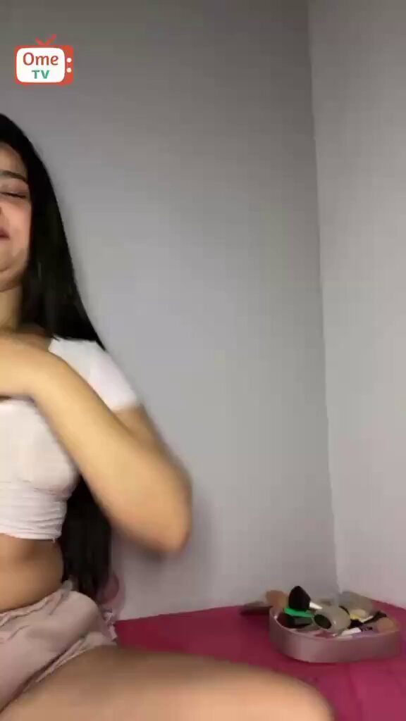 ela abriu uma live toda timida mas acabou deixando a timidez de lado e chocando geral.. Veja completo⤵️
