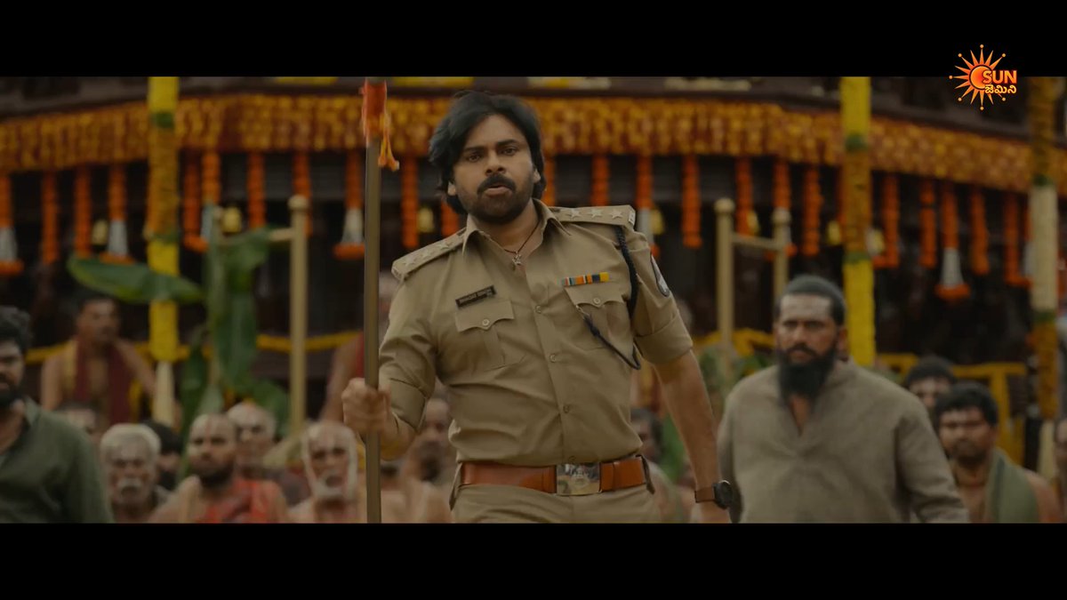 Happy birthday to the style icon and trend setter of Telugu cinema Pawan Kalyan! Meeru anni rangaallonu manchi cheyalani manchi jarragaalani korukuntunnamu! #HappyBirthdayPawanKalyan #SunGemini