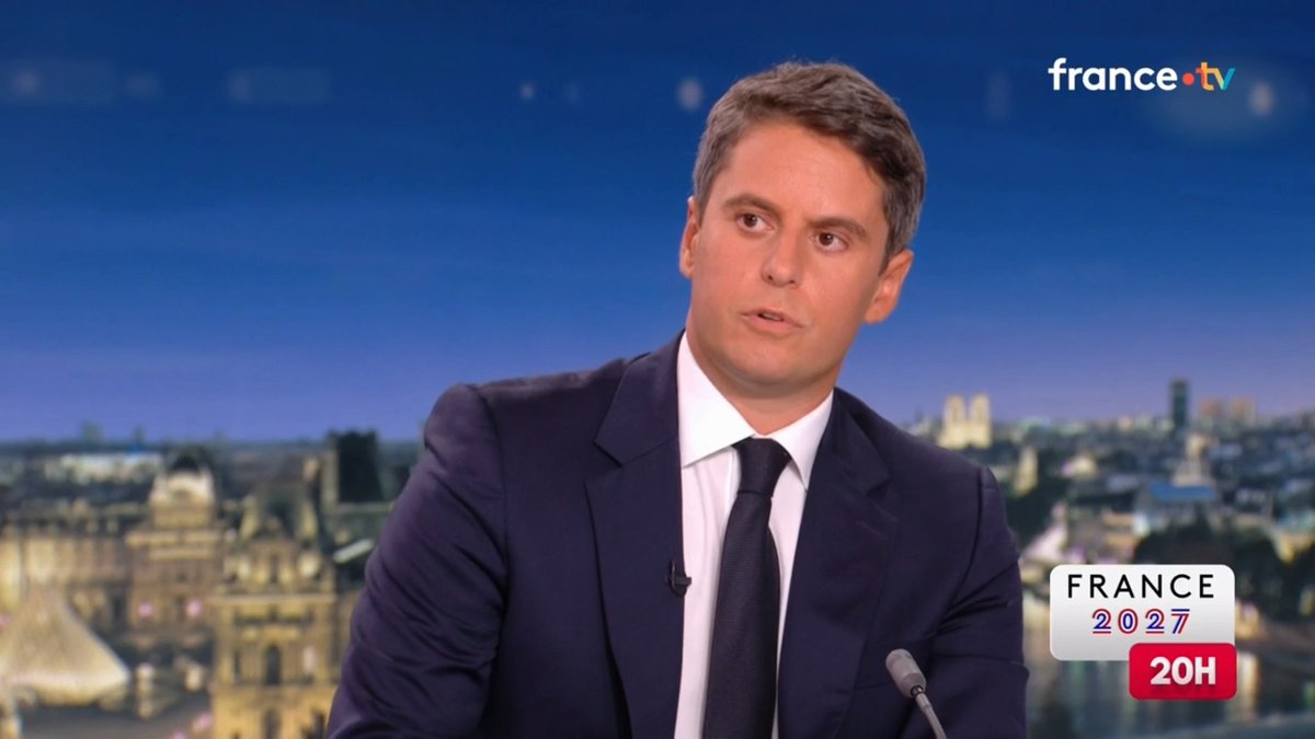 Je défends une société de la liberté où chaque individu fait ses choix en conscience, de manière éclairée, toujours dans le respect des valeurs républicaines. Une femme, majeure, qui décide de porter le voile, n'est pas une menace pour la République. Une jeune fille de 5, de 6, de 7 ans, contrainte de porter le voile, doit être protégée par la République.