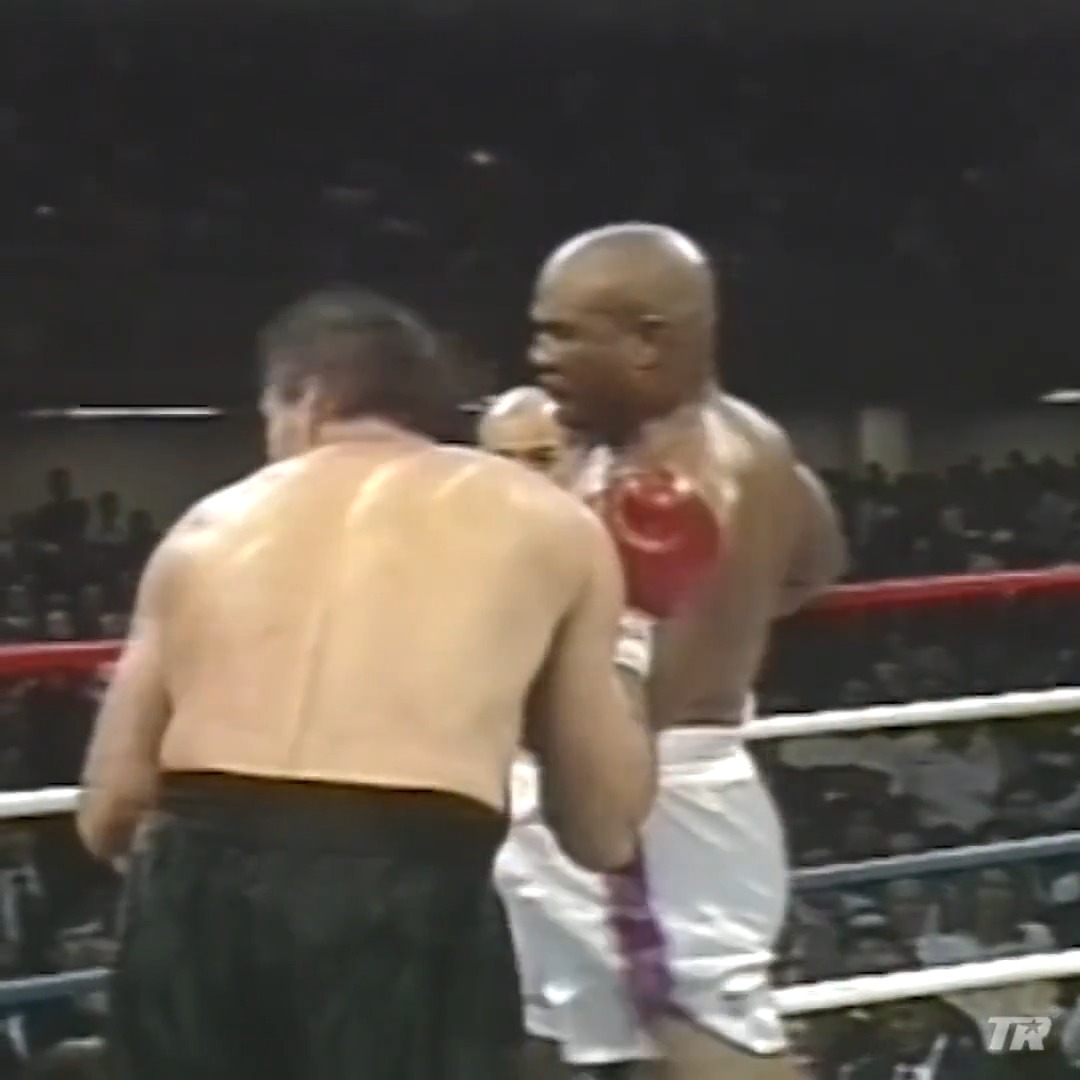 Imagine being on the receiving end of this George Foreman uppercut 🫨