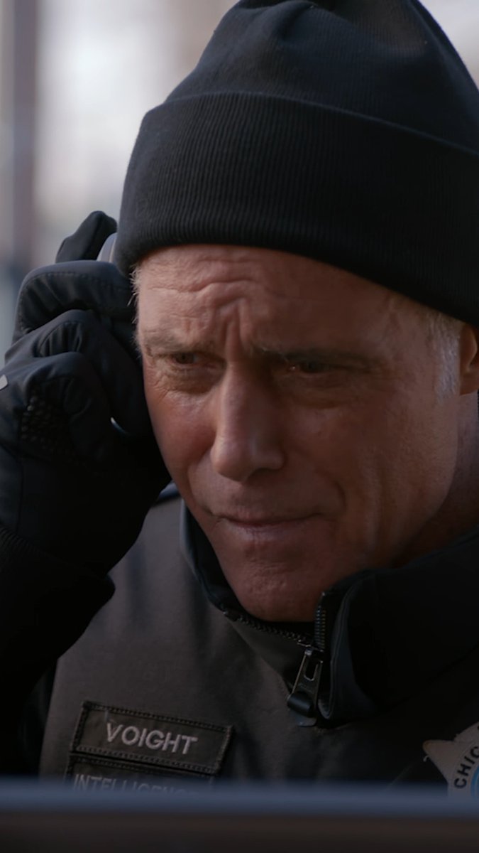 The FBI swoops in on the Intelligence Unit. Chicago PD | @NBC and Peacock