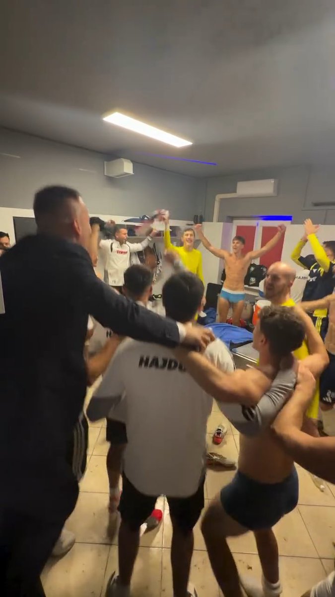 O de cueca preta e o de cueca azul 🤤