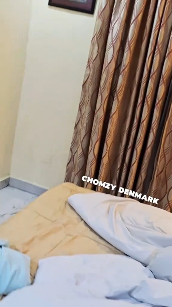 “I just checked into this hotel and discovered something.” —Lady left in shock after lodging at a hotel in Nigeria and waking up around 1 a.m. to discover a toilet window that allows guests to see into a nearby room. 🎥: Chomzy Denmark // TT