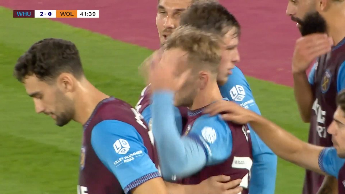 Jarrod Bowen makes it 2-0 to West Ham from the penalty spot! 👏