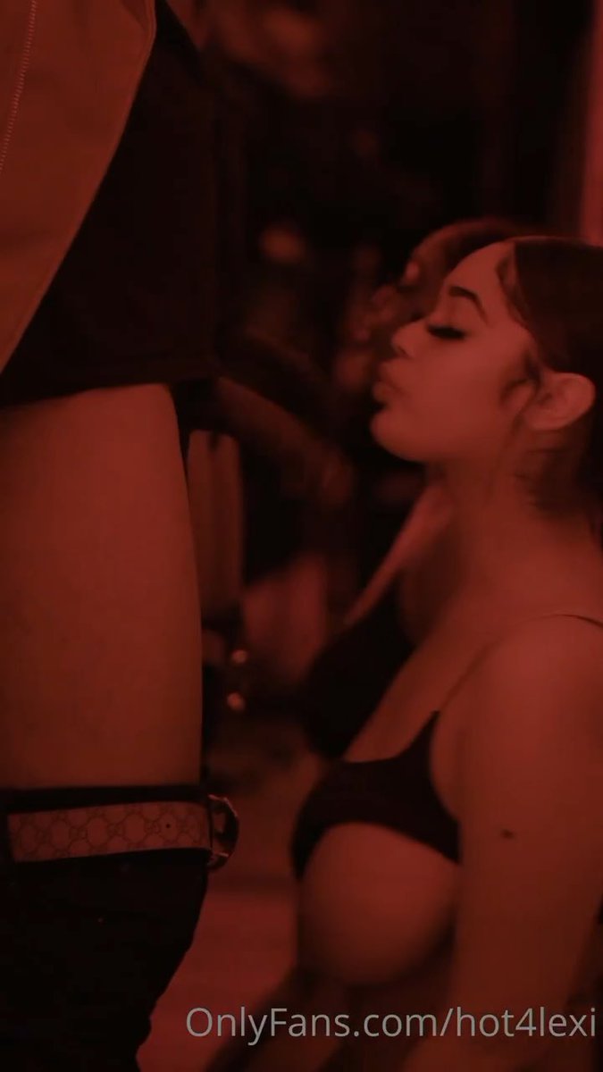 Hot4lexi get gangbang in an house party #Hot4lexi #Lexi2legit #gangbang #party #lust #threesome #leaks #onlyfans #sloppyhead #blowjob