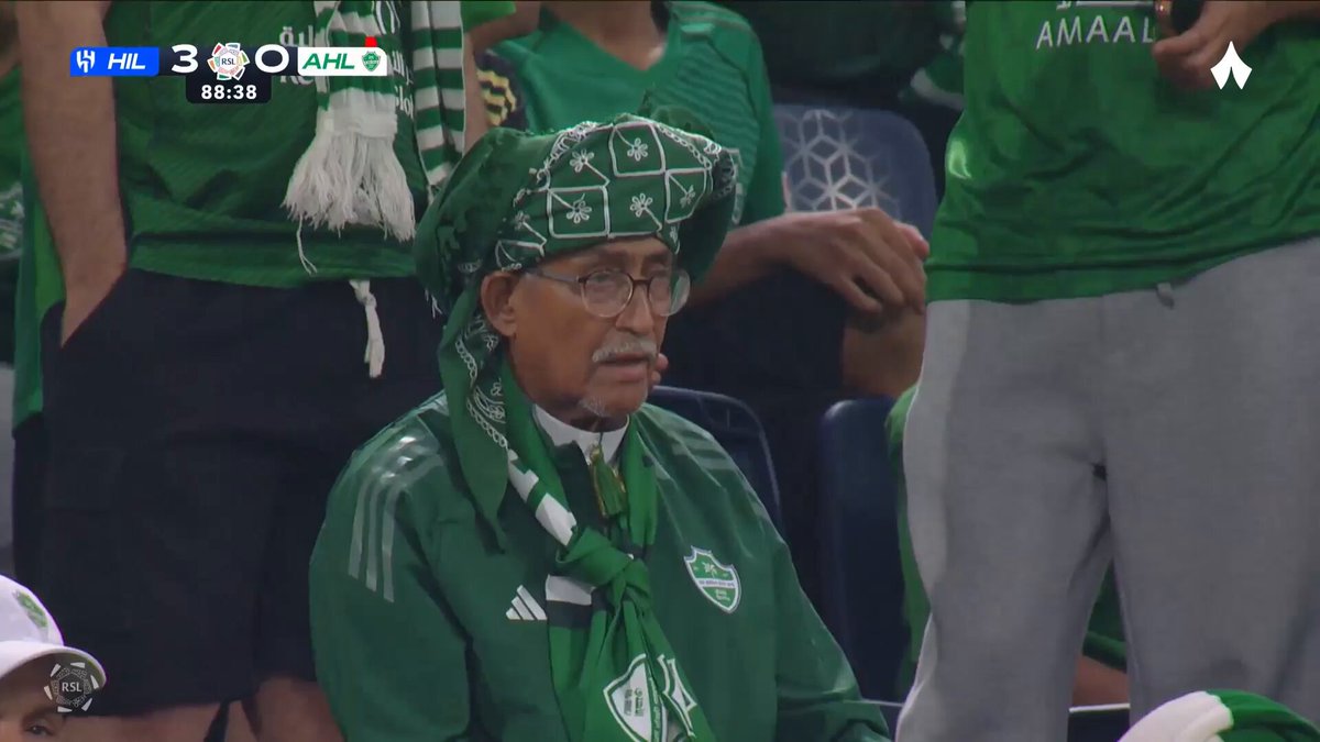 حسرة مشجع أهلاوي على ثلاثية الهلال أمام الأهلي . 😞