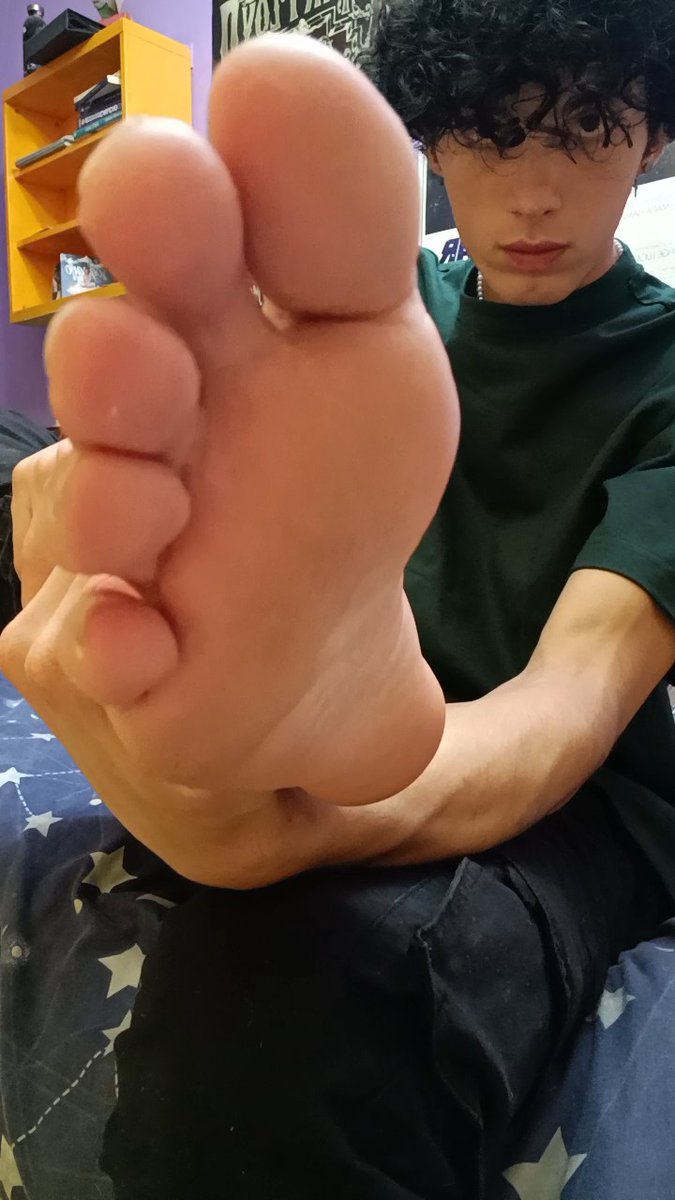 Will you jerk off looking at my bare feet?