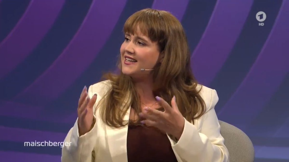 „Ich bin die Erste, die bereit ist zur Selbstkritik“, sagt Ricarda Lang (B'90/Grüne). „Aber diese Grundthese, dass wir jetzt im Moment noch eine grün-linke Dominanz erleben würden, das ist doch vollkommen weit weg von der Realität.“ #maischberger