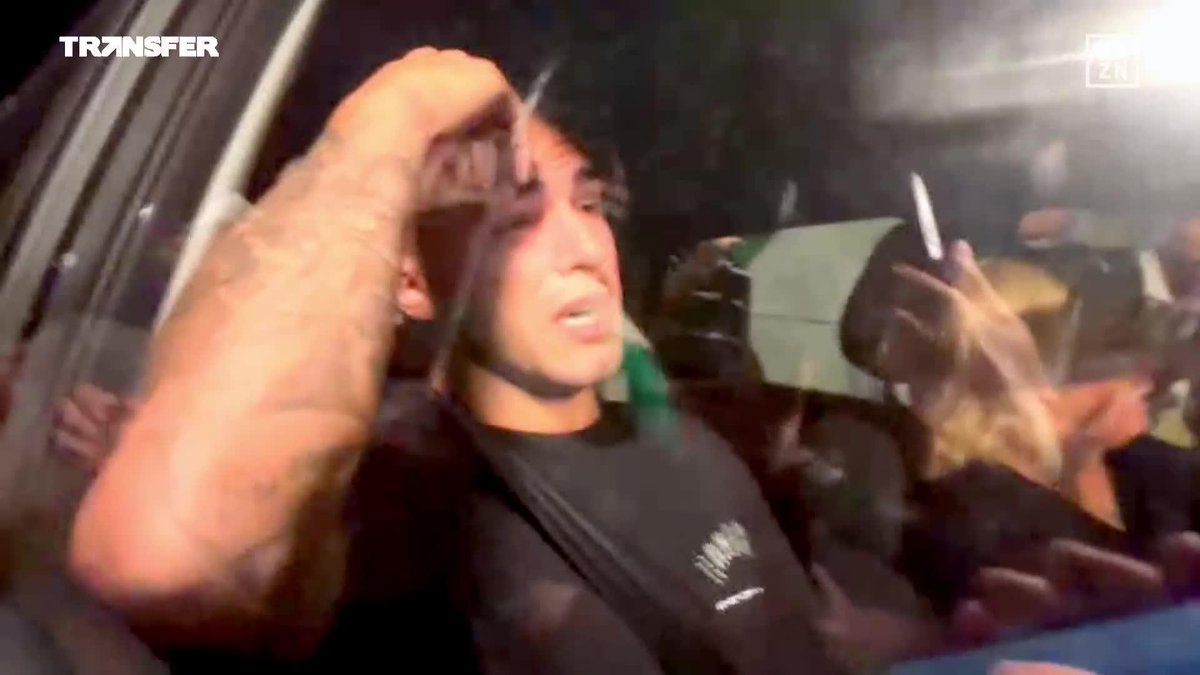 IMAGEN TREMENDA DESDE SEVILLA CON Fran Campos Vázquez Pablo García, roto en lágrimas después de abandonar el equipo de su vida, el Real Betis Balompié 💔 #DAZNTRANSFER